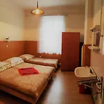 Muskatli Ueduelohaz
