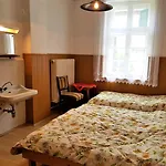 Muskatli Ueduelohaz Parád