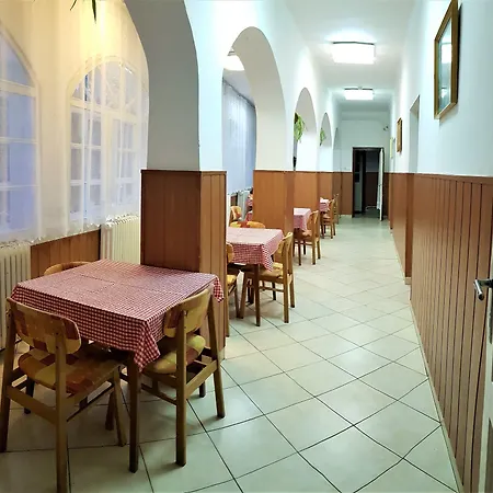 Muskatli Ueduelohaz