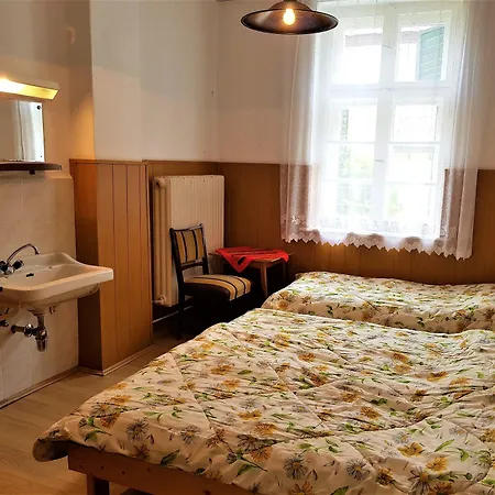 Muskatli Ueduelohaz Parád