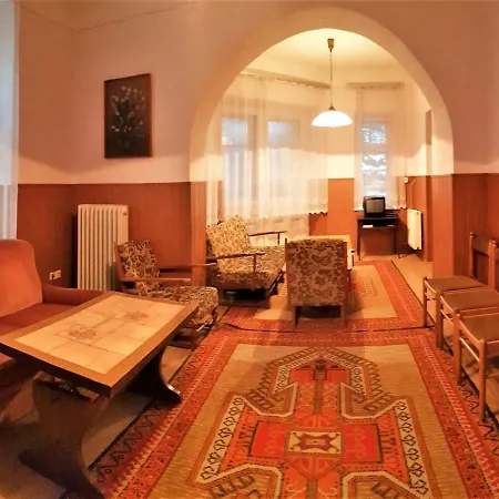 Muskatli Ueduelohaz Bed & Breakfast 2*