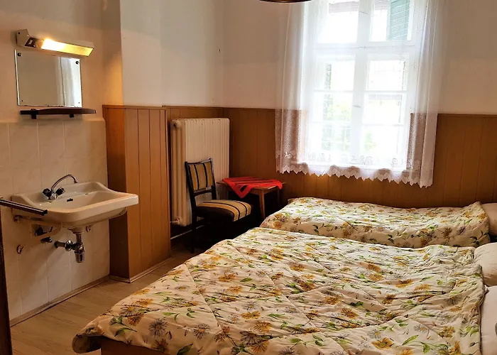 Muskatli Ueduelohaz Parad